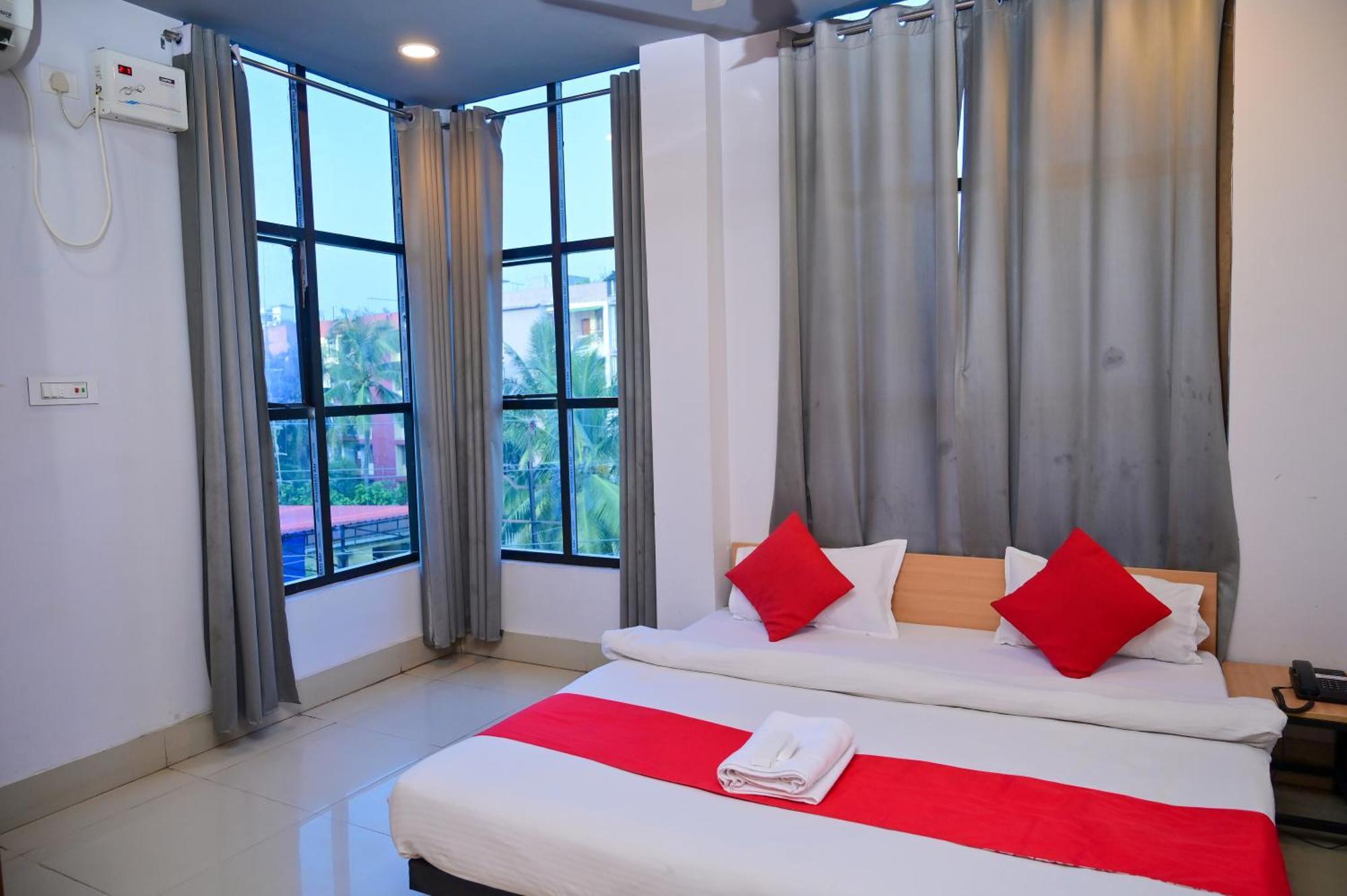Hotel Aditya Palace กูวาฮาติ ภายนอก รูปภาพ