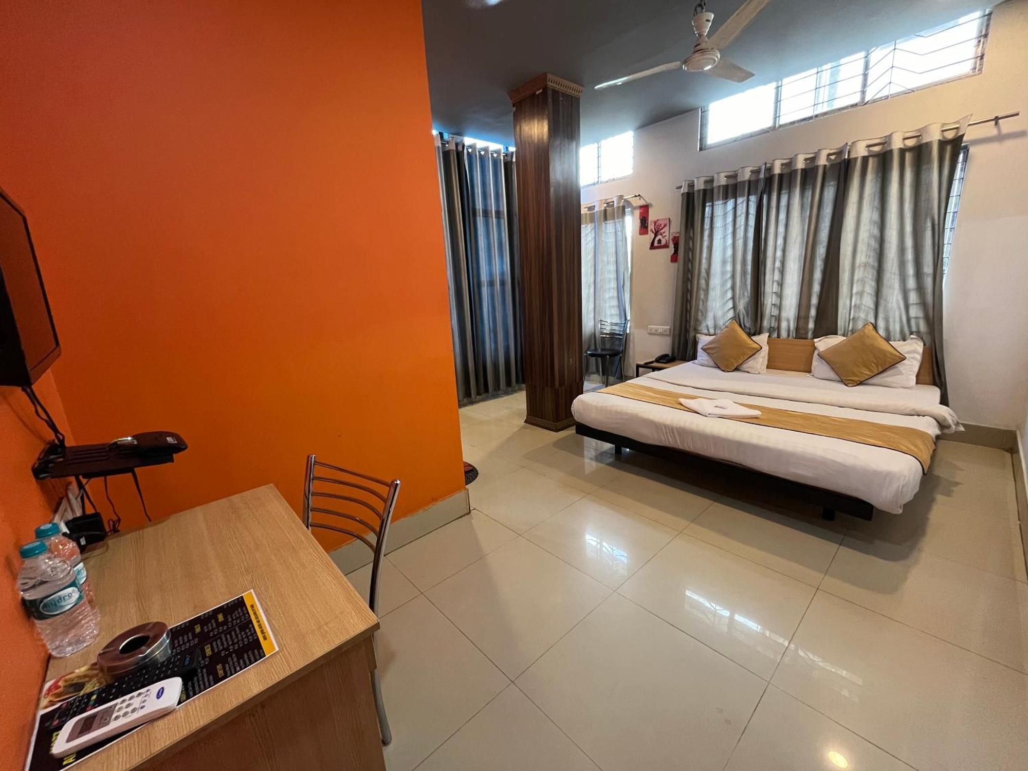 Hotel Aditya Palace กูวาฮาติ ภายนอก รูปภาพ